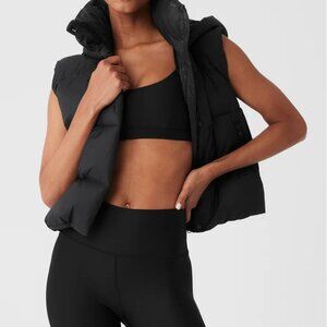 Alo gold rush puffer vest xs in good to great condition